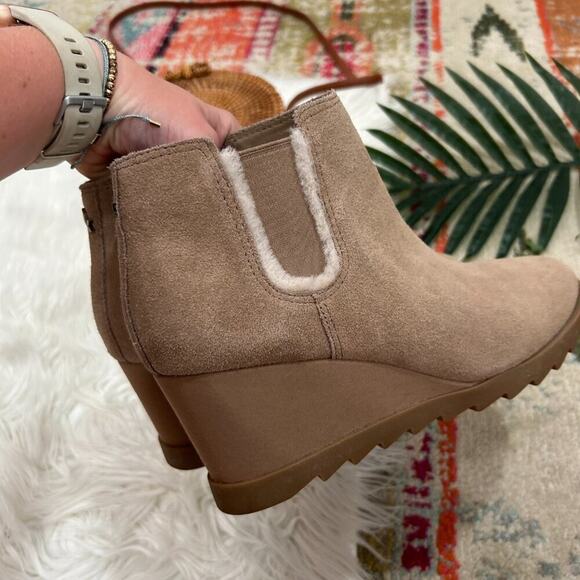 Koolaburra by UGG Tan Suede Yonela Wedge Ankle Boots Booties 10 Style 1124193 - Picture 6 of 9